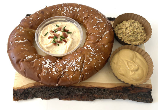 Aged Cheddar & Bacon Dip Pretzel Ring