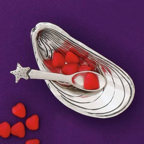 Mussel Shell with Spoon