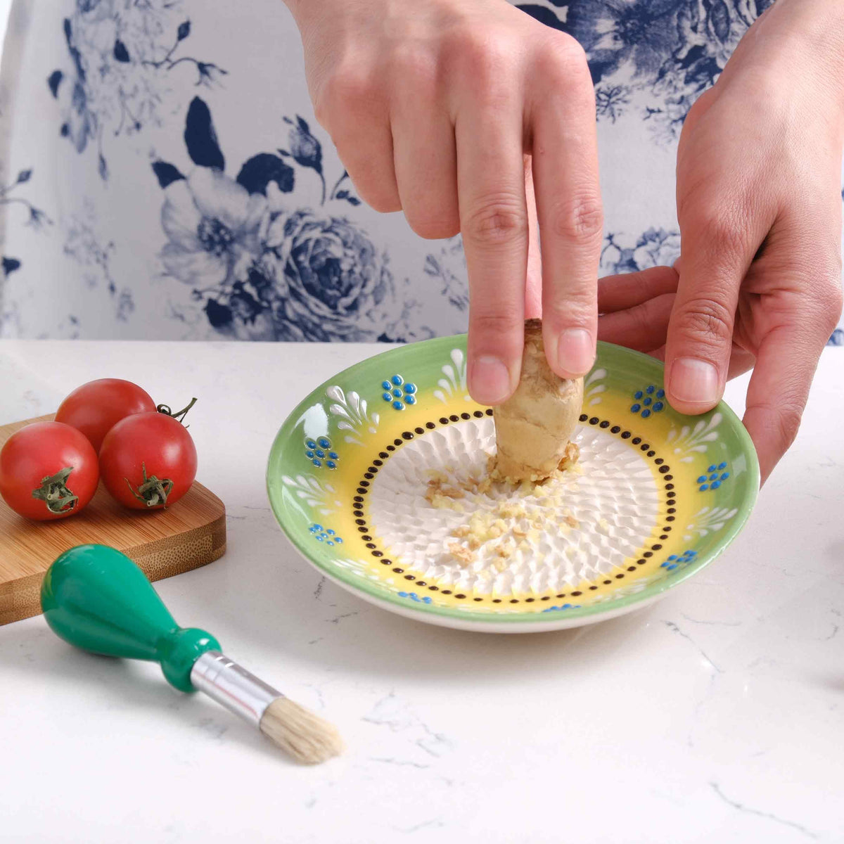 Ceramic Grater Plate with Stand – 6" Handmade Garlic & Ginger Grater
